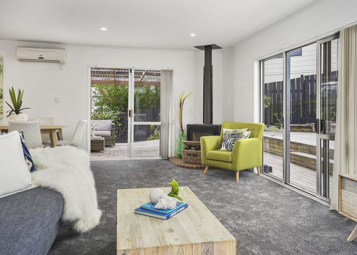  at 18 Cottam Grove, Northcross, Auckland