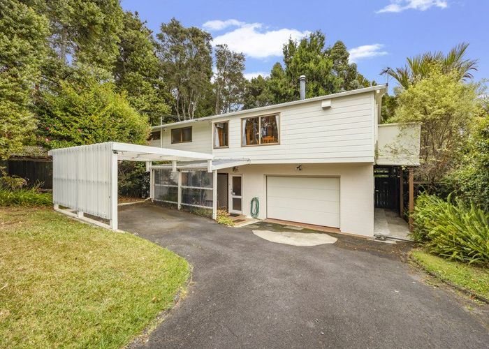  at 19 Tane Road, Laingholm, Waitakere City, Auckland