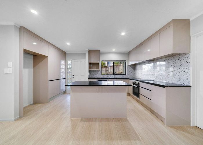  at 1/14 Santa Monica Place, Goodwood Heights, Manukau City, Auckland