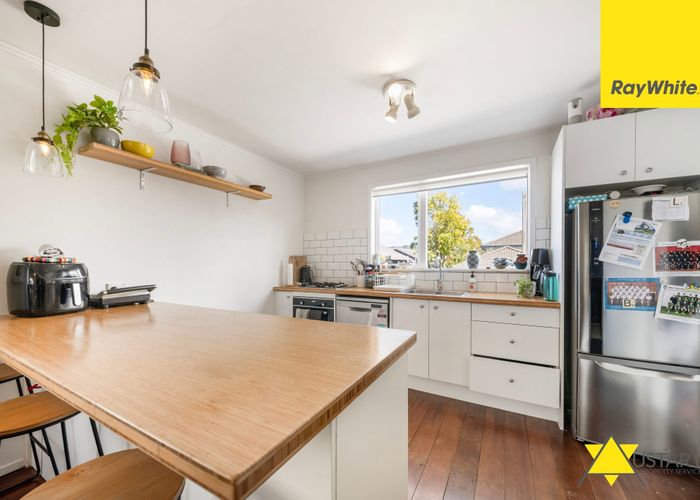  at 37 Willerton Avenue, New Lynn, Waitakere City, Auckland