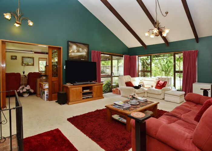  at 12 Woodglen Drive, Woodend, Woodend