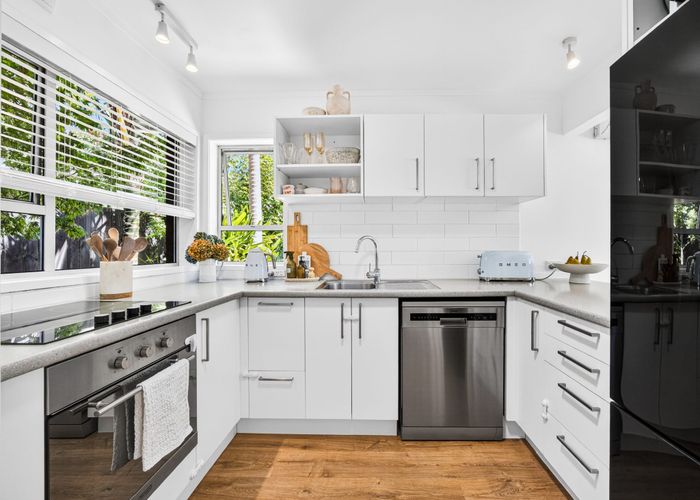  at 34 Simon Ellice Drive, Glenfield, North Shore City, Auckland