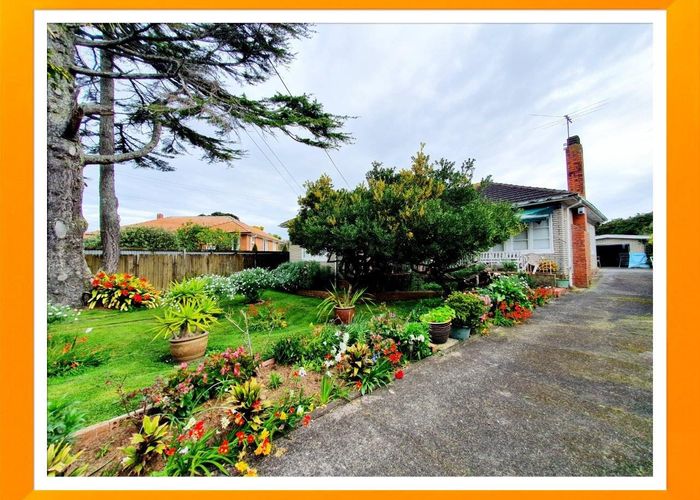  at 19 Lorraine Avenue, Mount Albert, Auckland City, Auckland