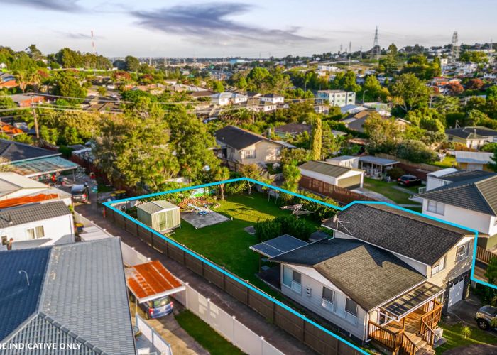  at 28 Vina Place, Massey, Auckland