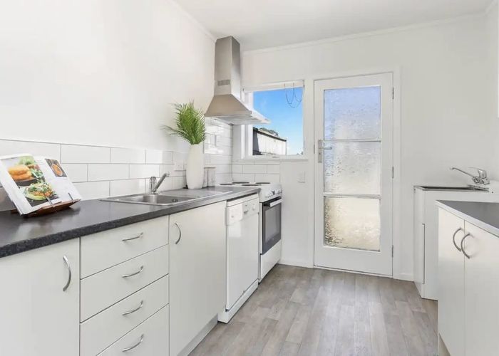  at 2/8 Paul place, Pakuranga, Manukau City, Auckland