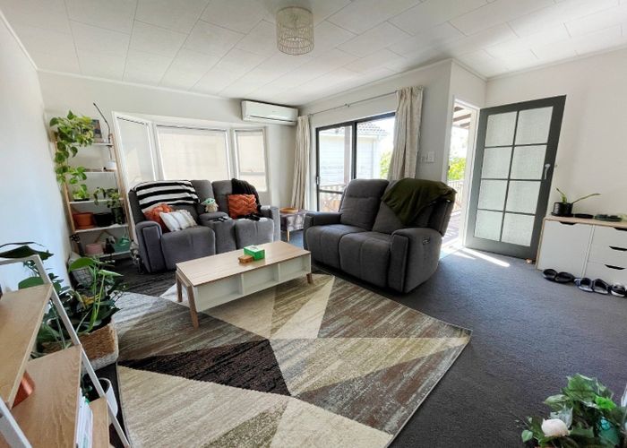  at 1b Landsdale Place, Massey, Waitakere City, Auckland