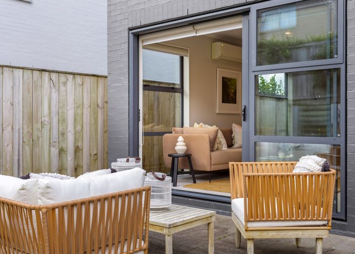  at 25 William Wallbank Crescent, Swanson, Auckland