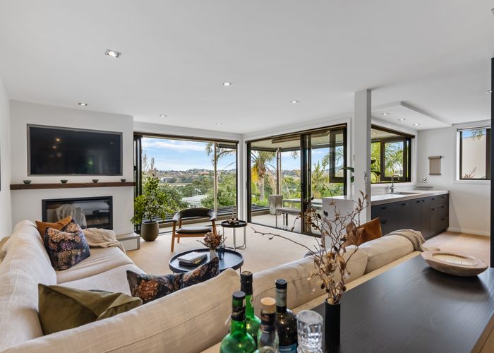  at 2/18 Tuhaere Street, Orakei, Auckland