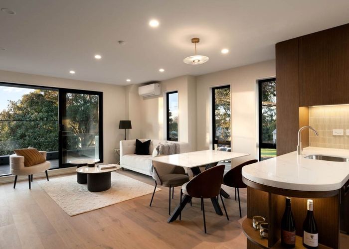  at 1/182 Tripoli Road, Point England, Auckland