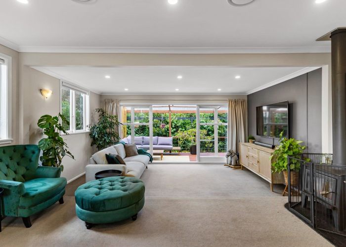  at 4B Lancaster Road, Beach Haven, Auckland