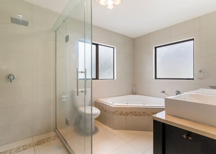  at 7 Lambir Place, Fairview Heights, North Shore City, Auckland