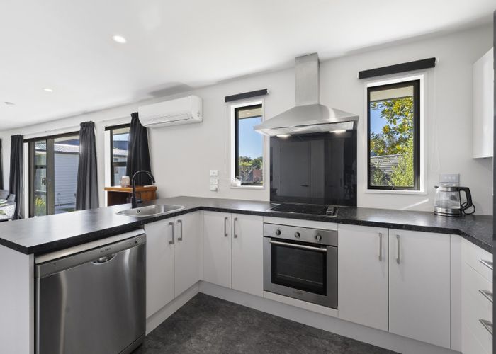  at 2/8 Hurst Place, Parklands, Christchurch