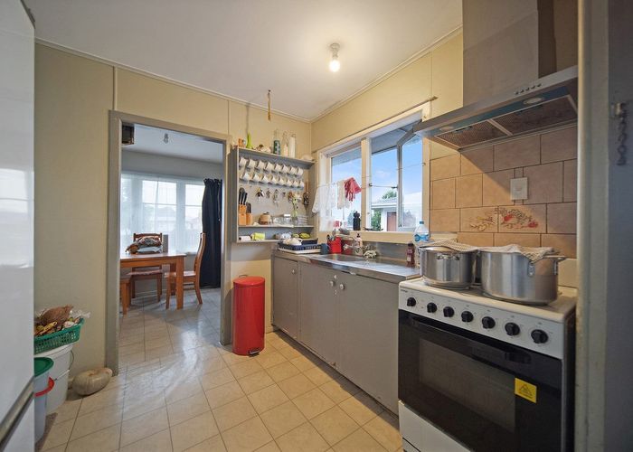  at 80 Hills Road, Otara, Auckland