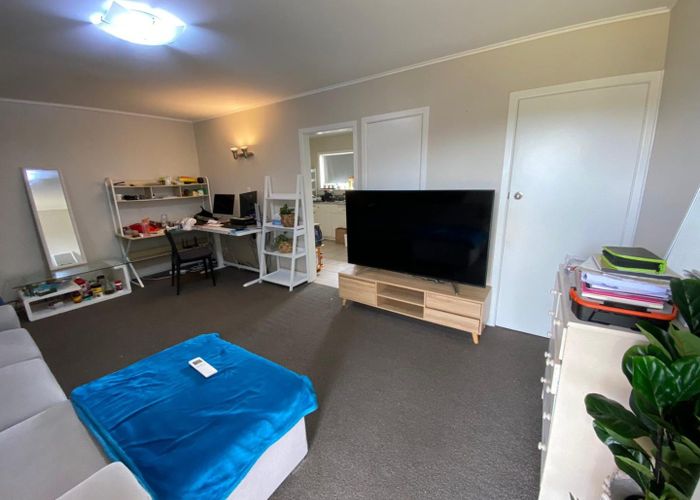  at 4/12 Dinglebank Road, Mount Wellington, Auckland