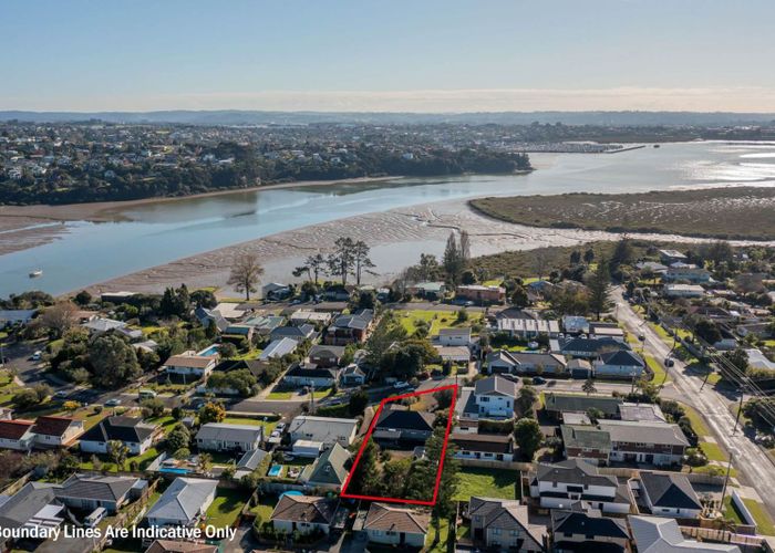  at 4 Murray Road, Te Atatu Peninsula, Auckland