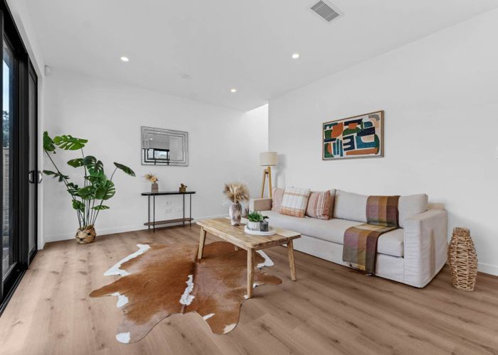  at 10 Truscott Place, West Harbour, Waitakere City, Auckland