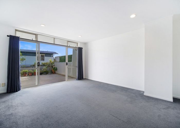  at 2A/20 Ian Marwick Place, Birkenhead, North Shore City, Auckland