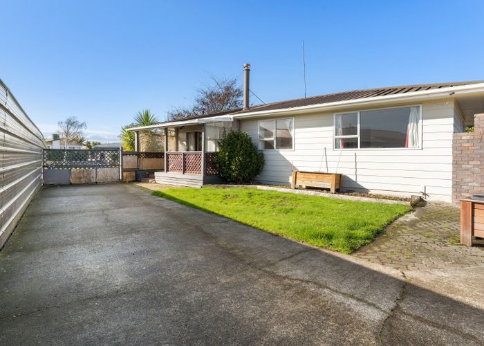  at 24 Hillcrest Drive, Kelvin Grove, Palmerston North