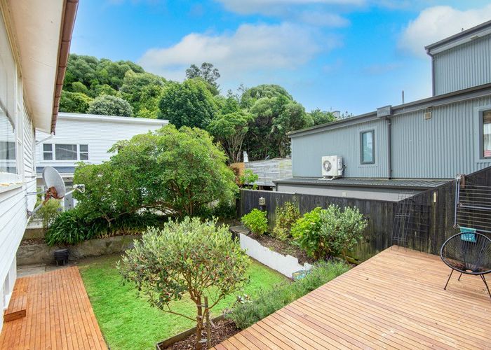  at 20B Kellsmere Crescent, Island Bay, Wellington