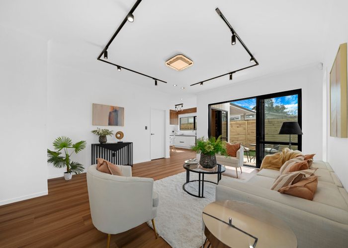  at 8E Brentford Place, Manurewa, Manukau City, Auckland