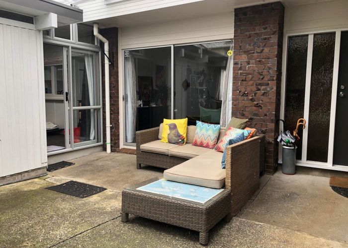  at 2/25 Anna Watson Road, Half Moon Bay, Manukau City, Auckland