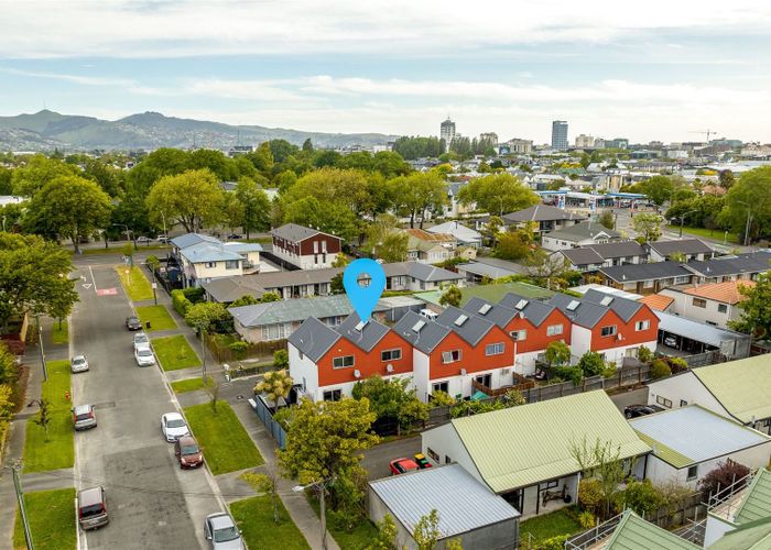  at 2/17 Geraldine Street, Edgeware, Christchurch