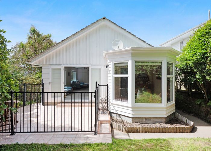  at 48 Homewood Crescent, Karori, Wellington