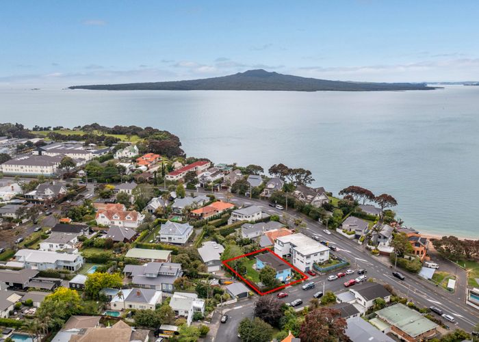  at 2 Grove Road, Narrow Neck, Auckland