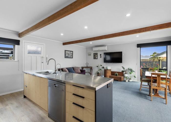  at 405 Dey Street, Hamilton East, Hamilton