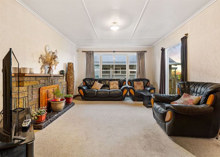  at 18 Albert Road, Kelston, Auckland