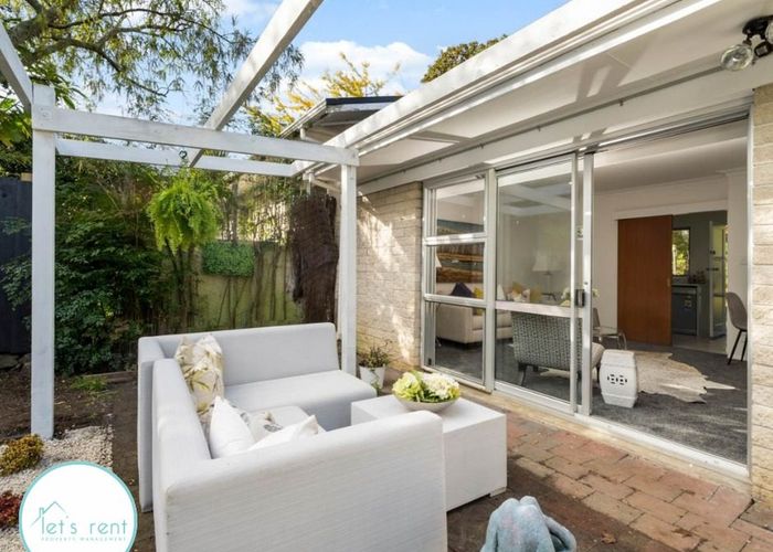  at 2/21 Cosy Place, Howick, Manukau City, Auckland