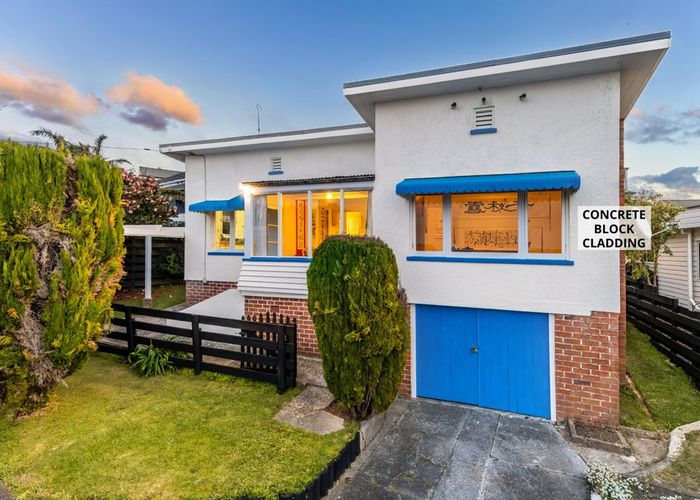  at 2/48 Churchill Road, Murrays Bay, North Shore City, Auckland