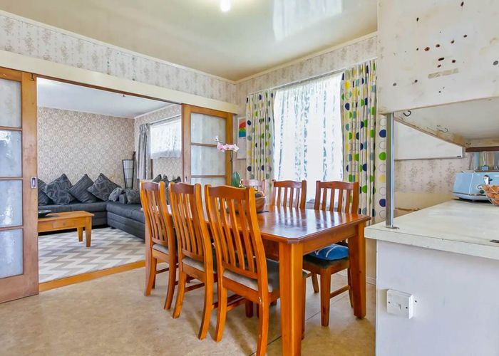  at 4 Staverton Crescent, Mangere, Manukau City, Auckland