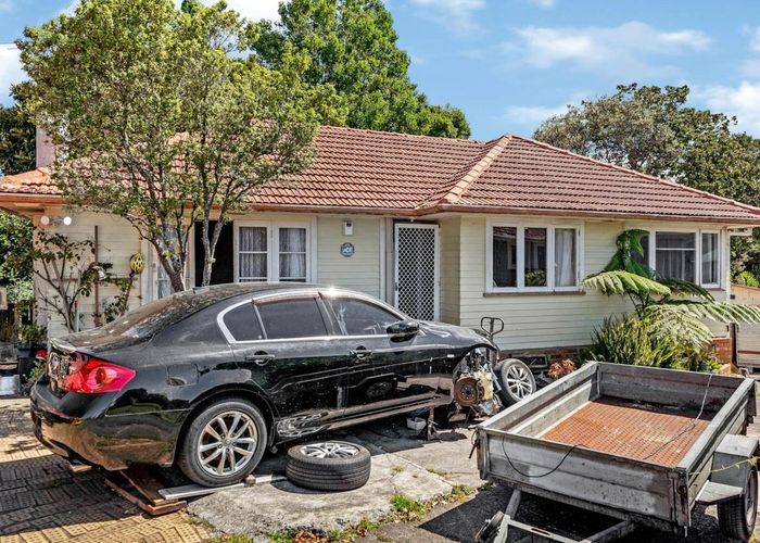  at 87 Smythe Road, Henderson, Auckland