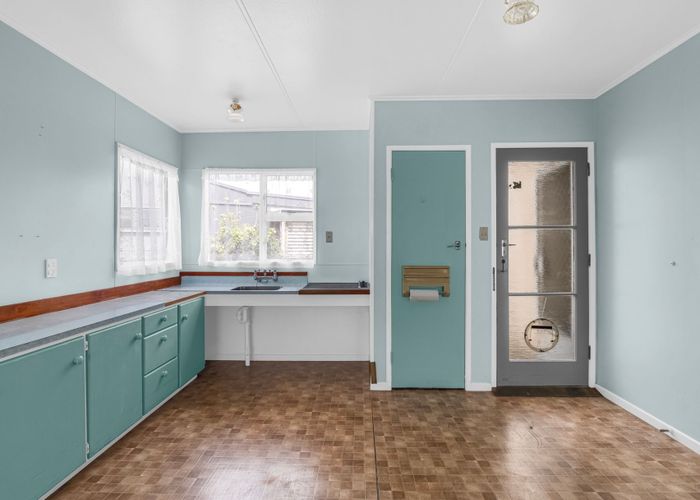  at 2/104 Alma Road, Gonville, Whanganui, Manawatu / Whanganui