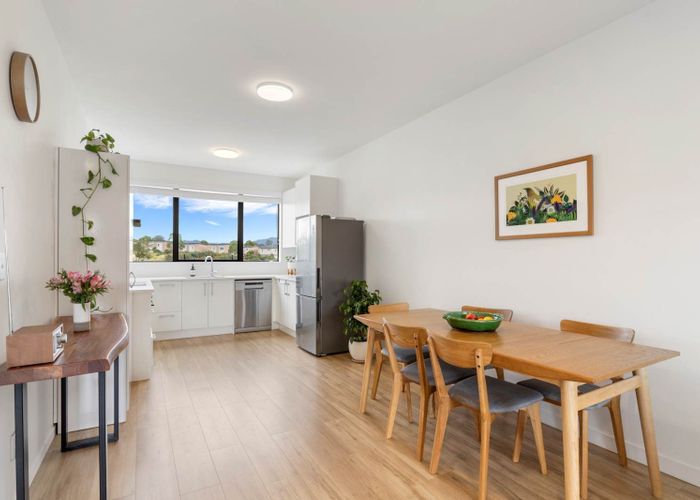  at 17 Bloom Crescent, Sunnyvale, Waitakere City, Auckland
