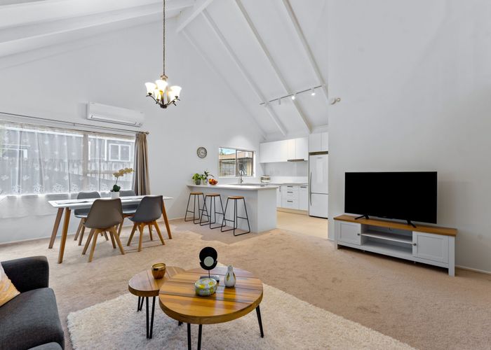  at 2/1 Trelawny Place, Hillcrest, North Shore City, Auckland