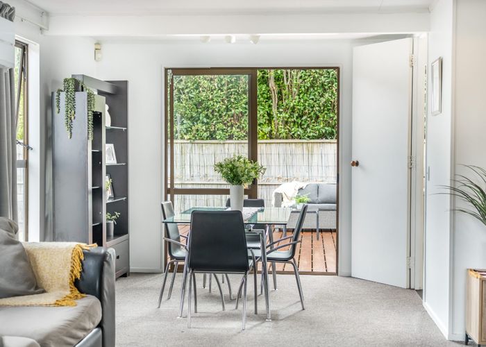  at 1 Garth Lane, Maoribank, Upper Hutt, Wellington
