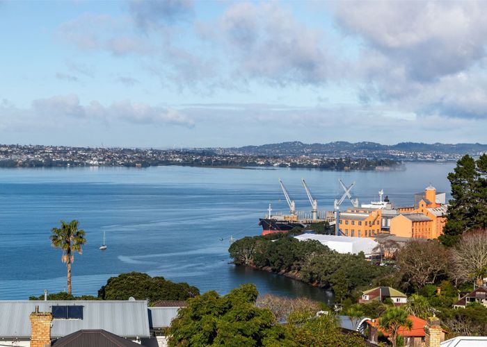  at 1/12 Mariposa Crescent, Birkenhead, Auckland