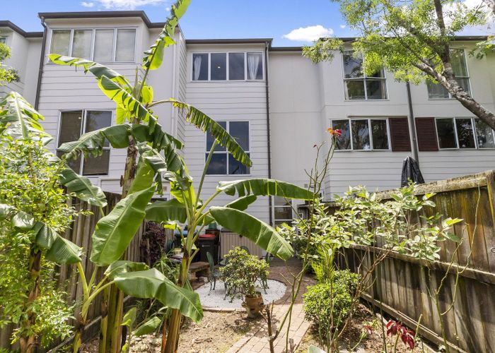  at 9/852 Mount Eden Road, Three Kings, Auckland