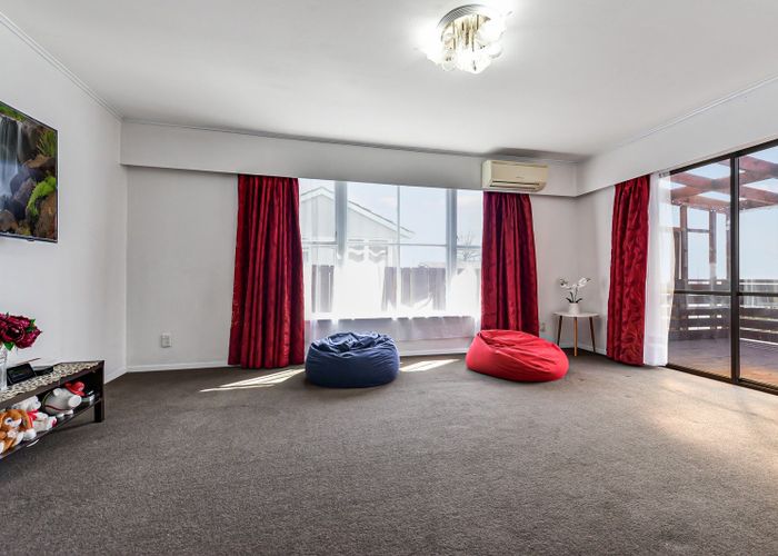  at 100 Heath Street, St Andrews, Hamilton