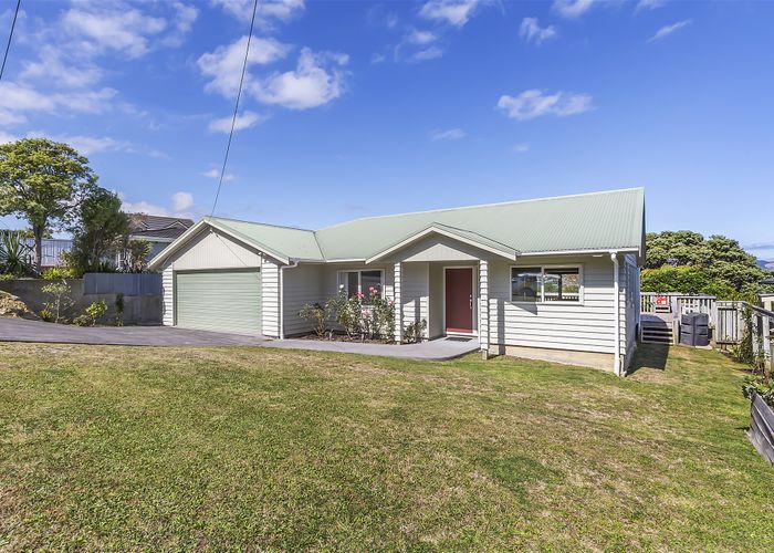  at 4 Corlett Road, Plimmerton, Porirua