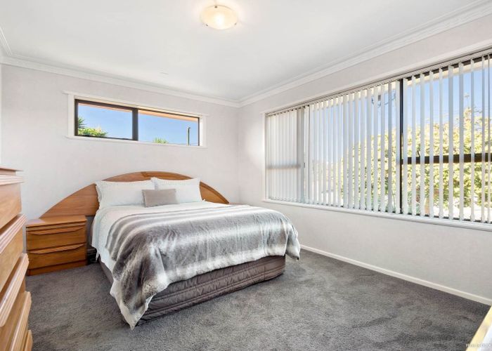  at 4 Buckingham Crescent, Manukau, Manukau City, Auckland