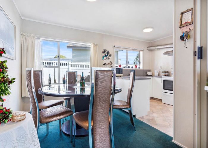  at 1/6 Hemsway Place, Sunnyhills, Manukau City, Auckland