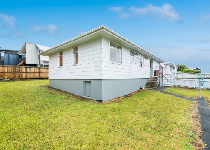 at 82A Greenslade Crescent, Northcote, North Shore City, Auckland