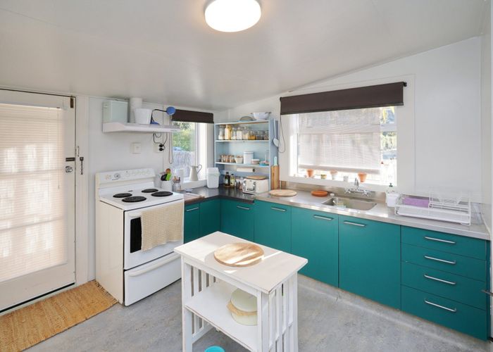  at 42 Wiggins Street, Sumner, Christchurch City, Canterbury