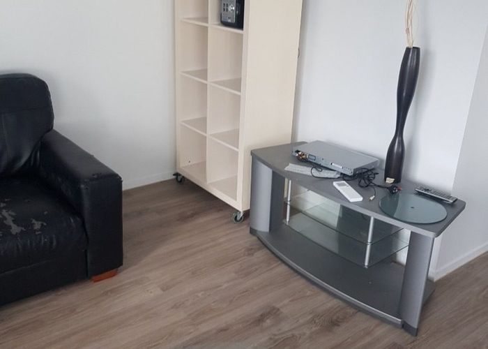  at 1B/84 Gunner Drive, Te Atatu Peninsula, Waitakere City, Auckland