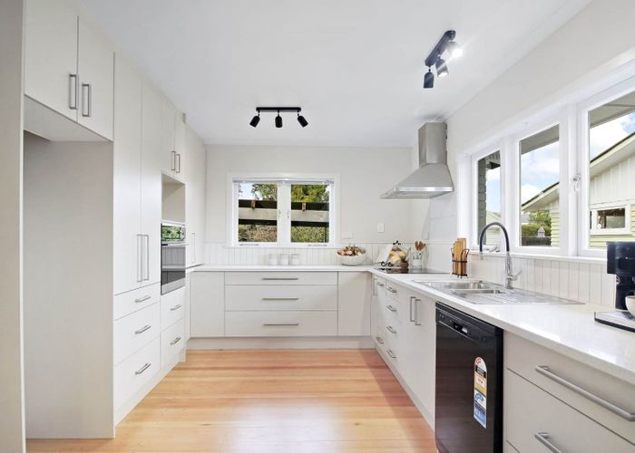  at 4 Murray Road, Te Atatu Peninsula, Auckland