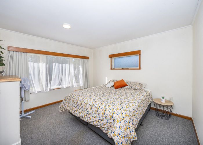  at 77 Fox Street, Hamilton East, Hamilton