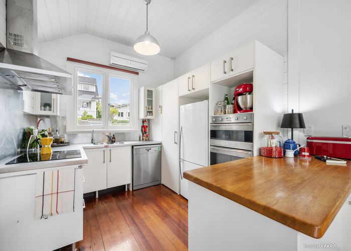  at 19 Glen Road, Kelburn, Wellington